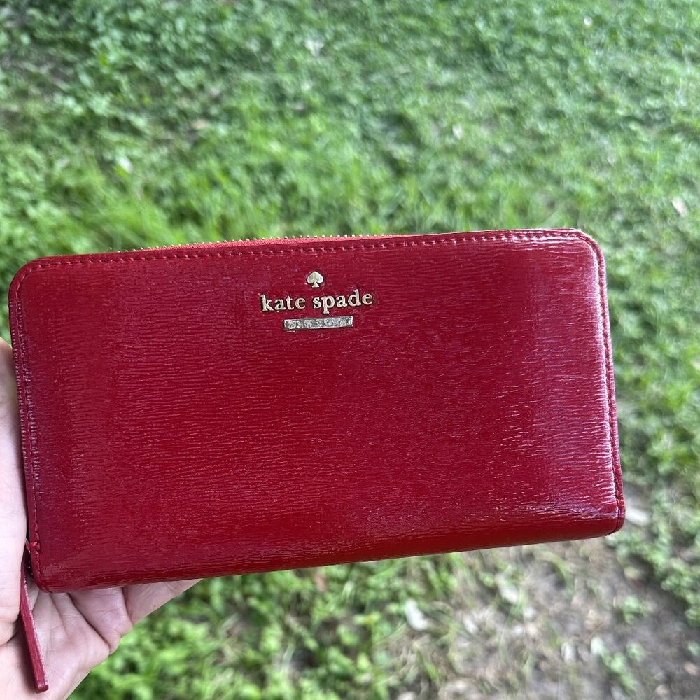 Kate Spade Cedar Street Lacey Patent Leather Red Wallet - Picture 1 of 16